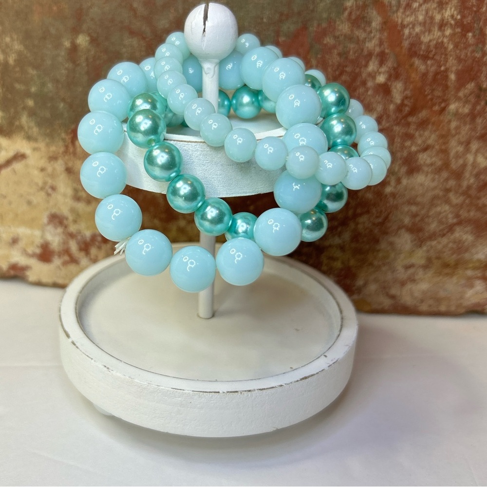 3 piece bracelet set. Stretch bracelet. Round beads. Lightweight Blue Green
